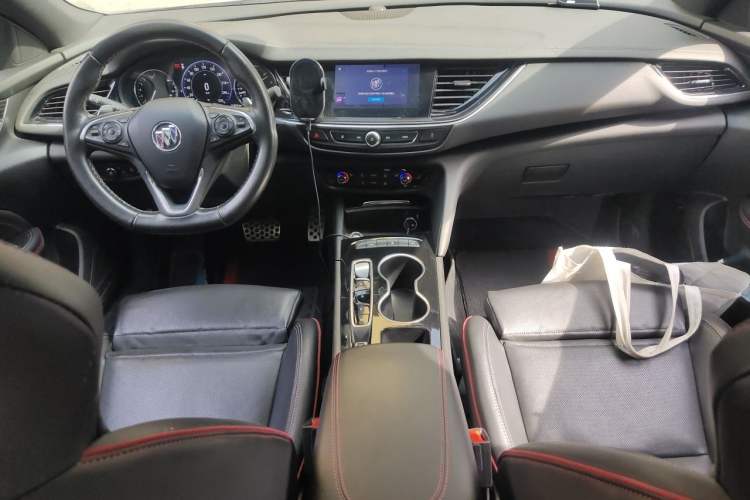 Used Buick Regal 2020 GS 28T Elite Model Center Console
