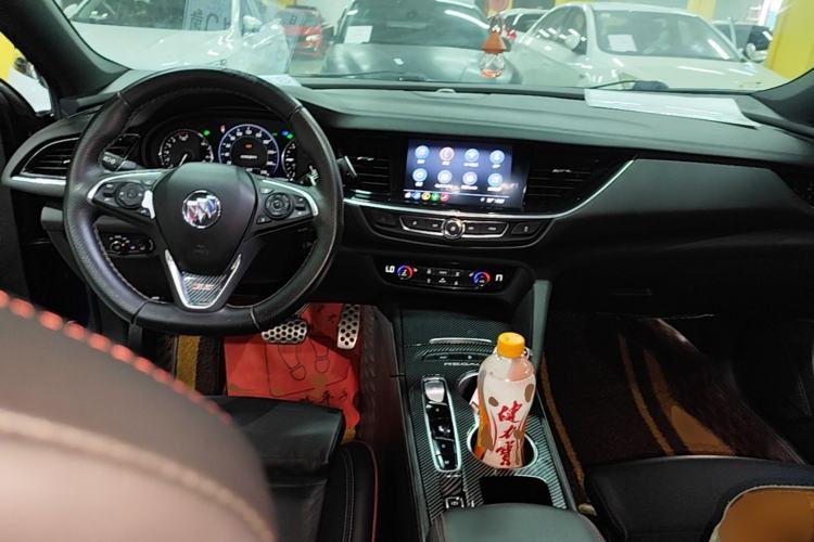 Used Buick Regal 2020 GS 28T Elite Model Center Console