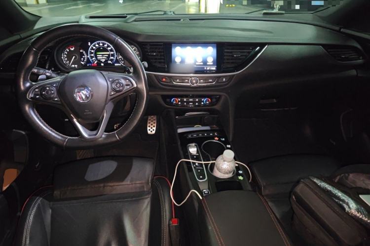 Used Buick Regal 2020 GS 28T Prestige Model Center Console
