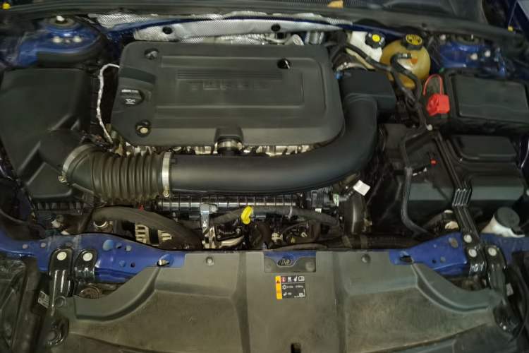 Used Buick Regal 2020 GS 28T Prestige Model Engine Bay