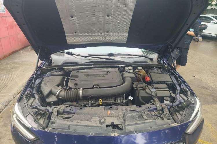 Used Buick Regal 2020 GS 28T Prestige Model Engine Bay