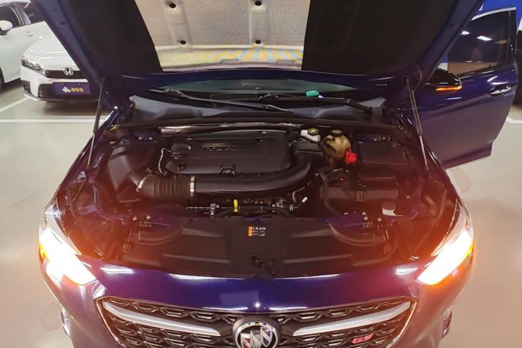 Used Buick Regal 2020 GS 28T Elite Model Engine Bay