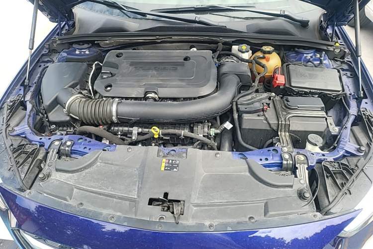 Used Buick Regal 2020 GS 28T Elite Model Engine Bay