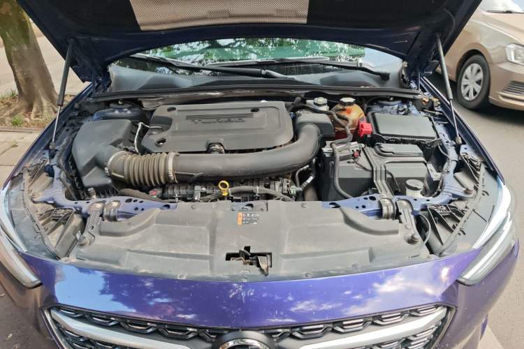 Used Buick Regal 2020 GS 28T Prestige Model Engine Bay