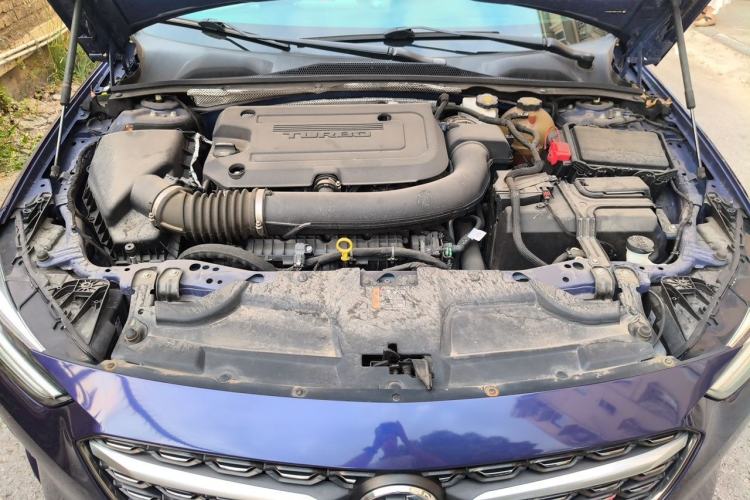 Used Buick Regal 2020 GS 28T Prestige Model Engine Bay