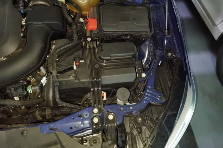 Used Buick Regal 2020 GS 28T Prestige Model Engine Bay Left