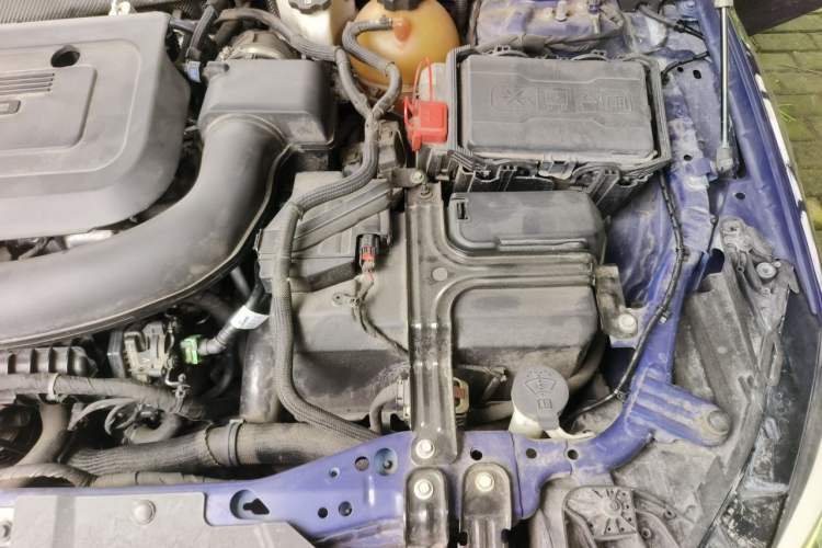 Used Buick Regal 2020 GS 28T Prestige Model Engine Bay Left