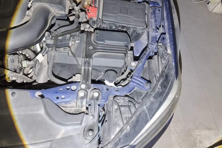 Used Buick Regal 2020 GS 28T Prestige Model Engine Bay Left