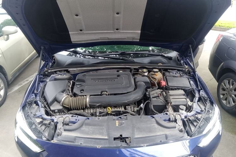 Used Buick Regal 2020 GS 28T Elite Model Engine Bay