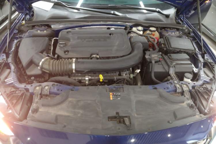 Used Buick Regal 2020 GS 28T Elite Model Engine Bay