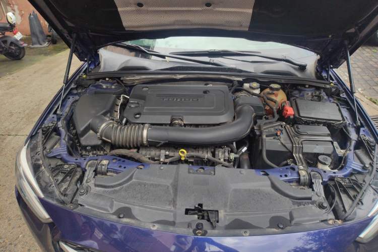 Used Buick Regal 2020 GS 28T Prestige Model Engine Bay