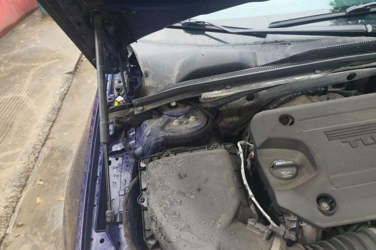 Used Buick Regal 2020 GS 28T Prestige Model Engine Bay Right