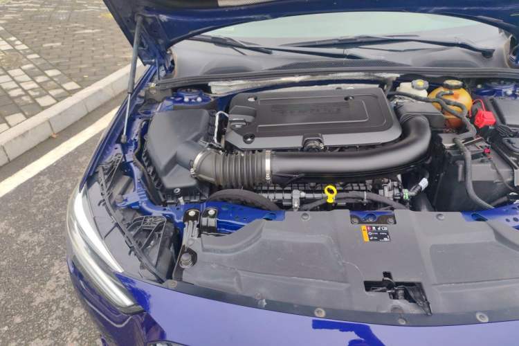Used Buick Regal 2020 GS 28T Elite Model Engine Bay Right