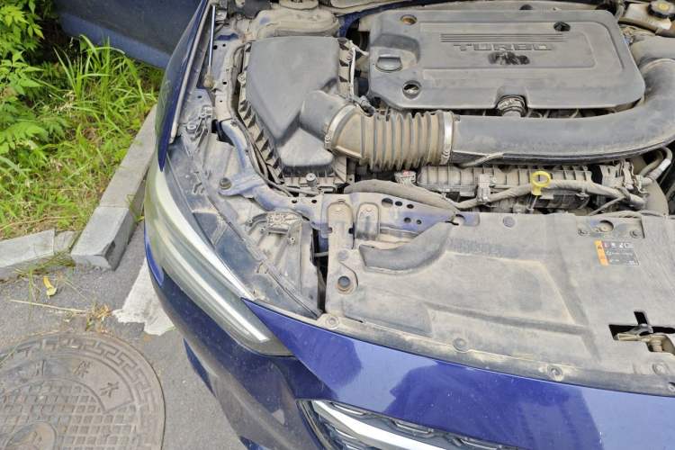 Used Buick Regal 2020 GS 28T Elite Model Engine Bay Right