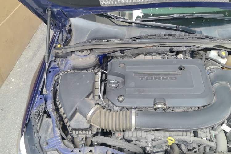 Used Buick Regal 2020 GS 28T Elite Model Engine Bay Right