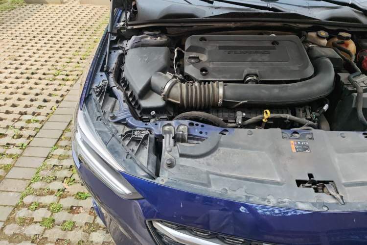Used Buick Regal 2020 GS 28T Elite Model Engine Bay Right