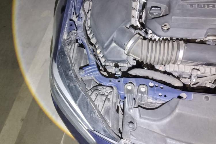 Used Buick Regal 2020 GS 28T Prestige Model Engine Bay Right
