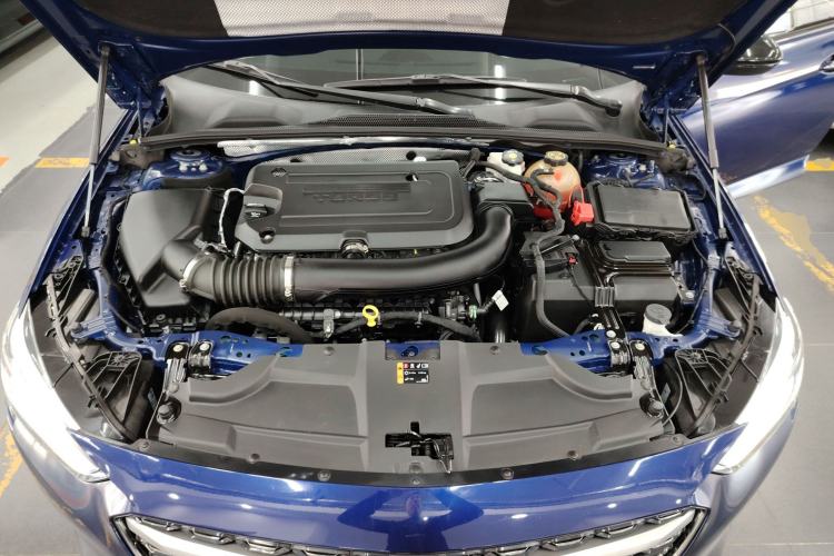 Used Buick Regal 2020 GS 28T Elite Model Engine Bay