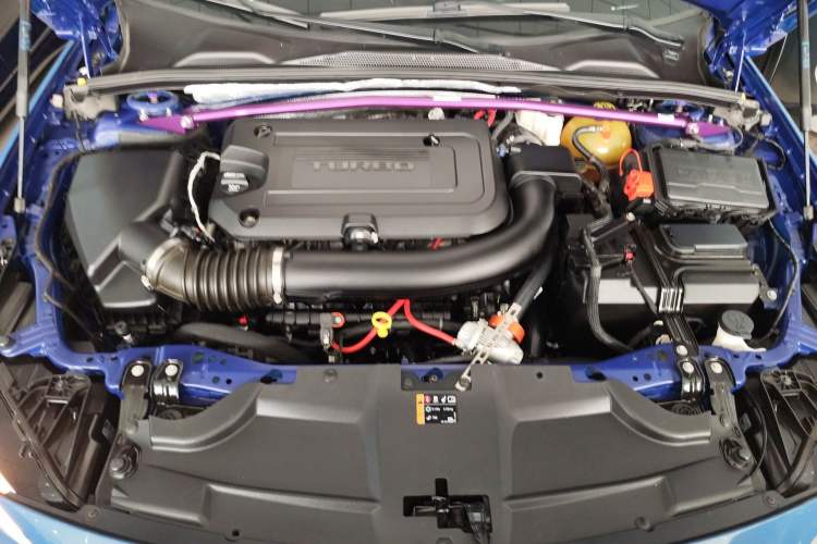 Used Buick Regal 2020 GS 28T Prestige Model Engine Bay