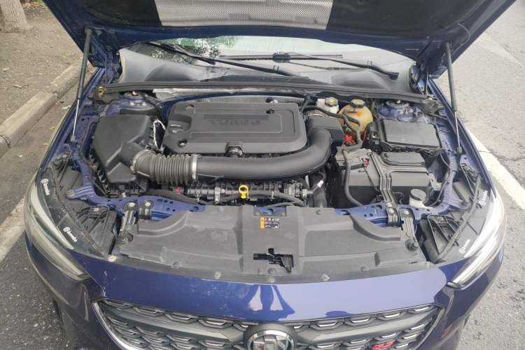 Used Buick Regal 2020 GS 28T Prestige Model Engine Bay