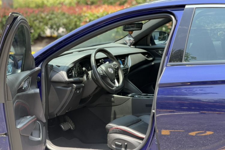 Used Buick Regal 2020 GS 28T Elite Model Interior 3