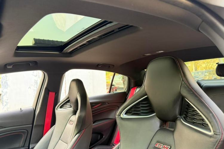 Used Buick Regal 2020 GS 28T Prestige Model Interior 4