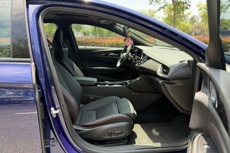 Used Buick Regal 2020 GS 28T Elite Model Interior 8