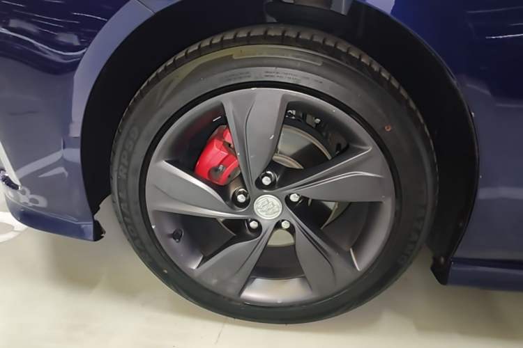 Used Buick Regal 2020 GS 28T Elite Model Left Front Wheel Hub