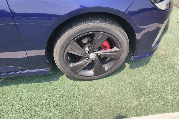 Used Buick Regal 2020 GS 28T Elite Model Right Front Wheel Hub