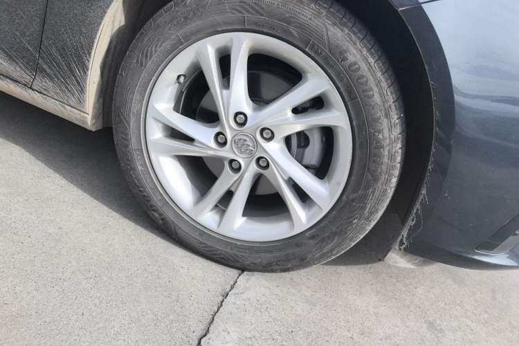 Used Buick Regal 2020 552T Elite Edition Right Front Wheel Hub