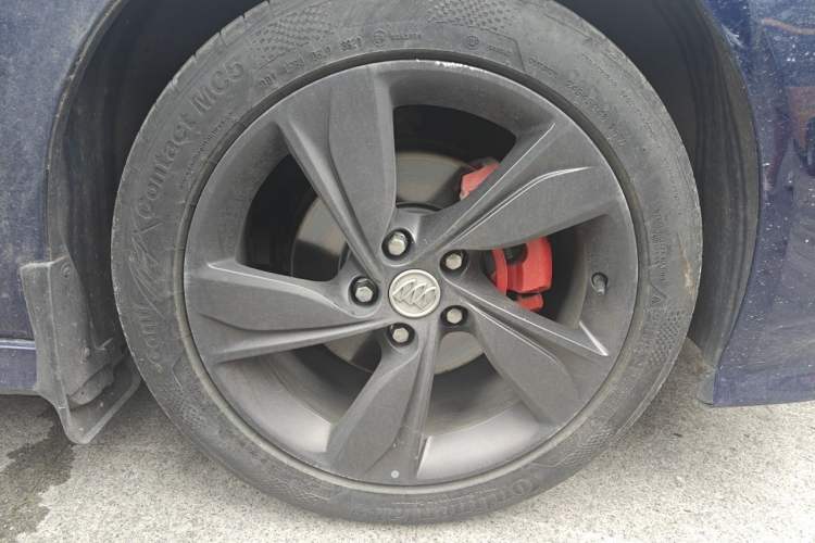 Used Buick Regal 2020 GS 28T Elite Model Right Front Wheel Hub