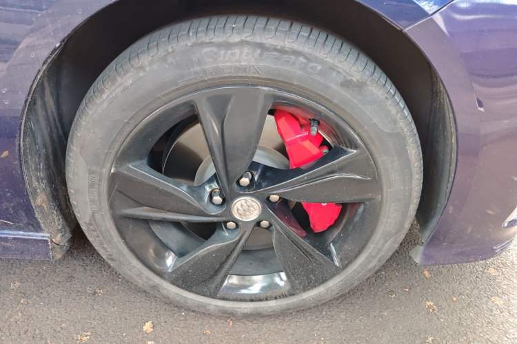 Used Buick Regal 2020 GS 28T Prestige Model Right Front Wheel Hub