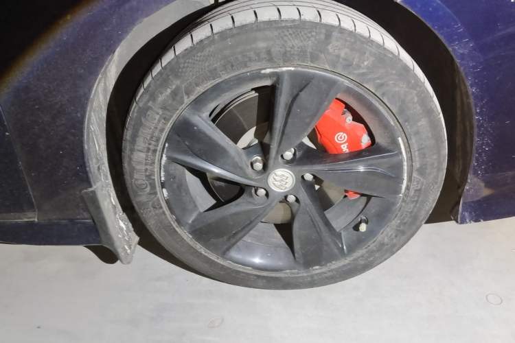 Used Buick Regal 2020 GS 28T Prestige Model Right Front Wheel Hub