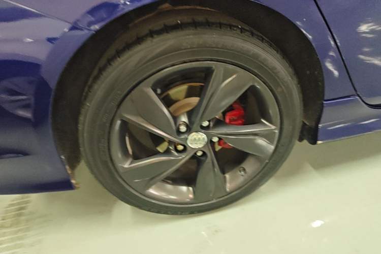 Used Buick Regal 2020 GS 28T Elite Model Right Rear Wheel Hub