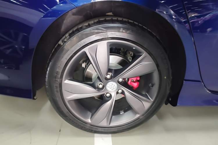Used Buick Regal 2020 GS 28T Elite Model Right Rear Wheel Hub