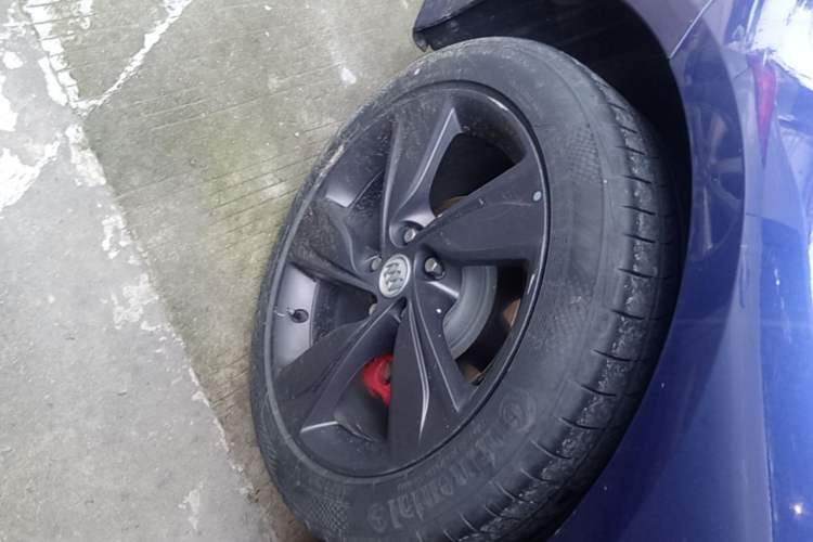 Used Buick Regal 2020 GS 28T Elite Model Right Rear Wheel Hub