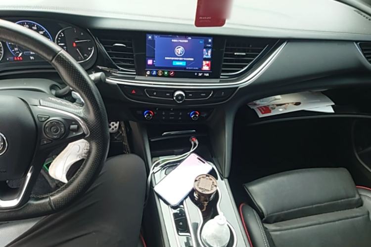Used Buick Regal 2020 GS 28T Elite Model Center Console