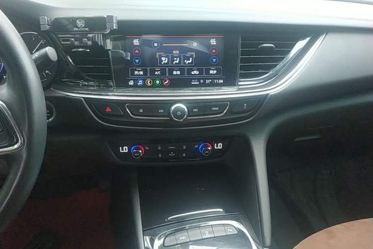 Used Buick Regal 2020 552T Luxury Version Audio And AC Panel