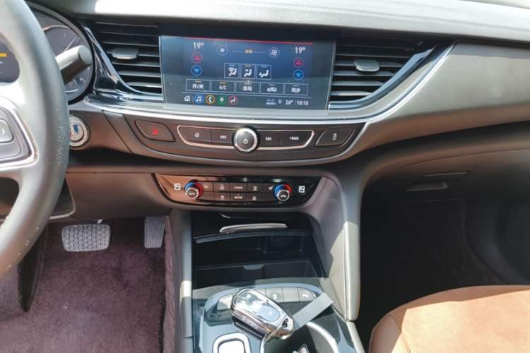Used Buick Regal 2020 552T Luxury Version Audio And AC Panel
