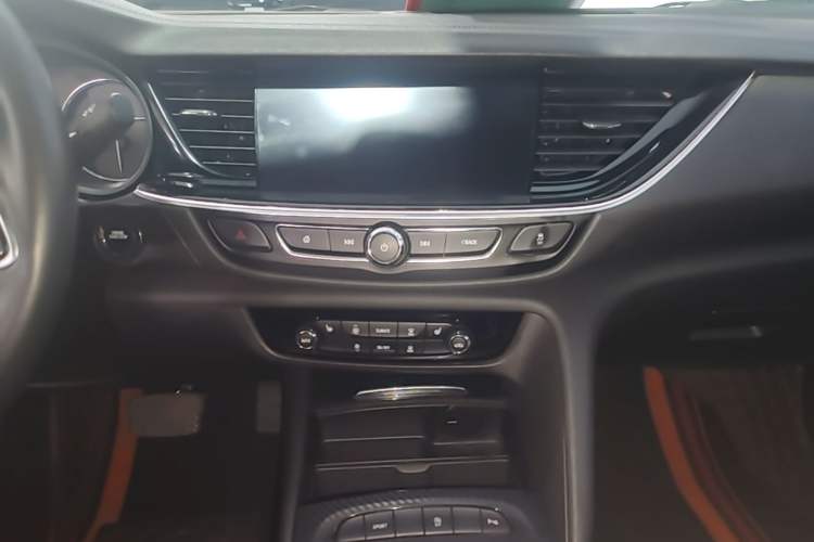Used Buick Regal 2020 552T Luxury Version Audio And AC Panel