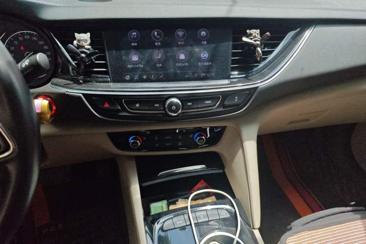 Used Buick Regal 2020 552T Elite Edition Audio And AC Panel