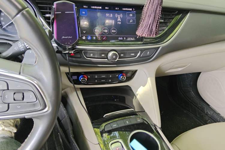 Used Buick Regal 2020 552T Elite Edition Audio And AC Panel
