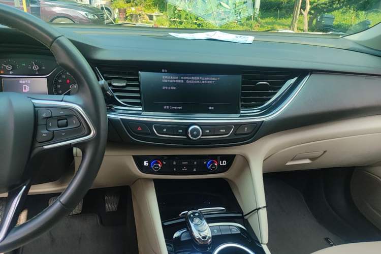 Used Buick Regal 2020 552T Elite Edition Audio And AC Panel