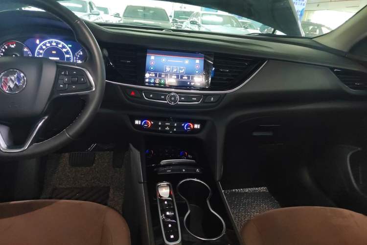 Used Buick Regal 2020 552T Luxury Version Audio And AC Panel