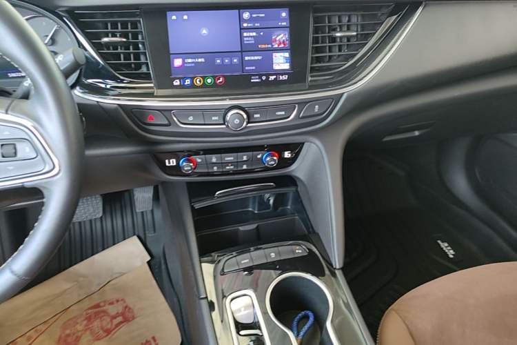 Used Buick Regal 2020 552T Luxury Version Audio And AC Panel