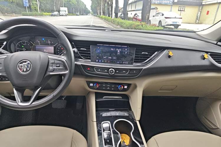 Used Buick Regal 2020 552T Elite Edition Audio And AC Panel