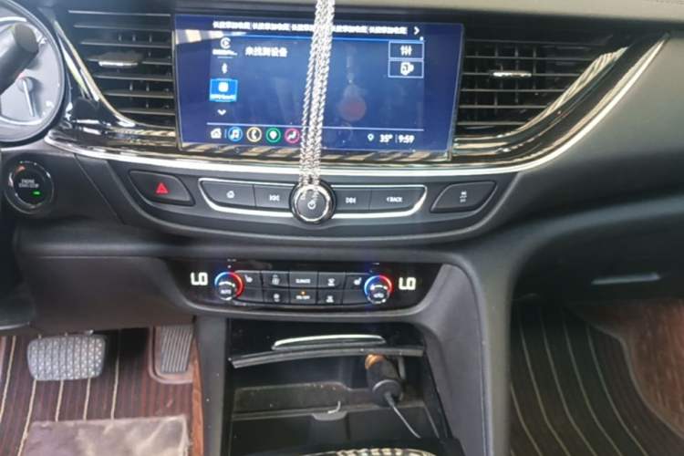 Used Buick Regal 2020 552T Luxury Version Audio And AC Panel