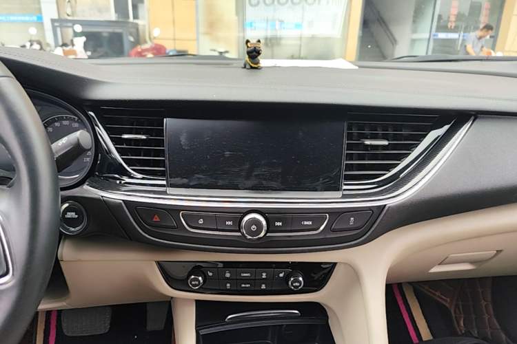 Used Buick Regal 2020 552T Elite Edition Audio And AC Panel