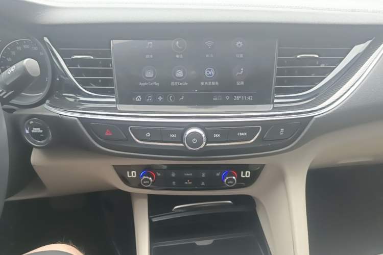 Used Buick Regal 2020 552T Elite Edition Audio And AC Panel