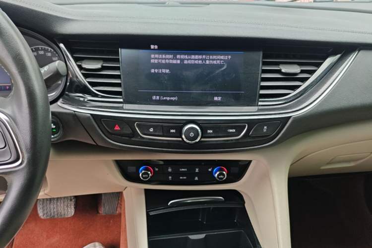 Used Buick Regal 2020 552T Elite Edition Audio And AC Panel
